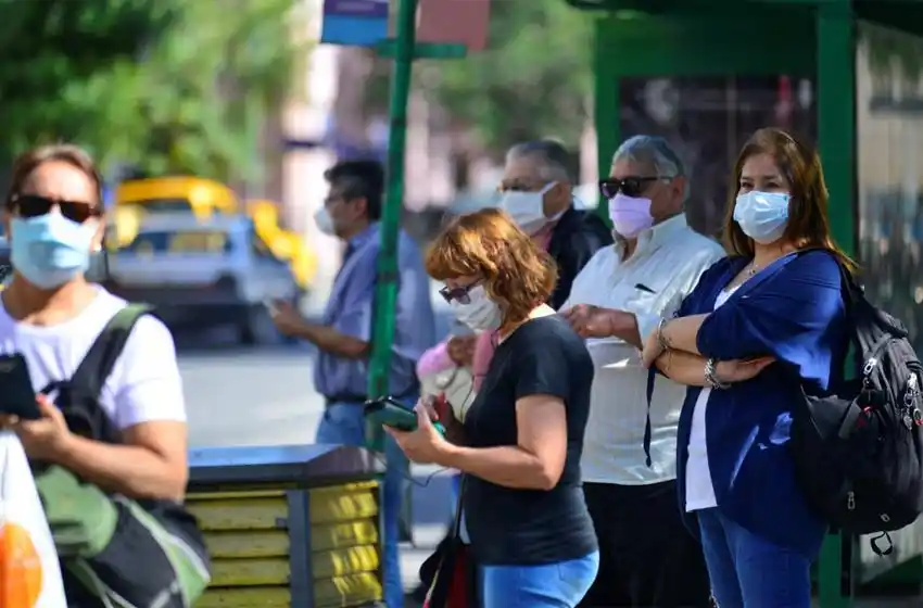 La OMS no descarta que el contagio aéreo de coronavirus también pueda superar los dos metros de distancia