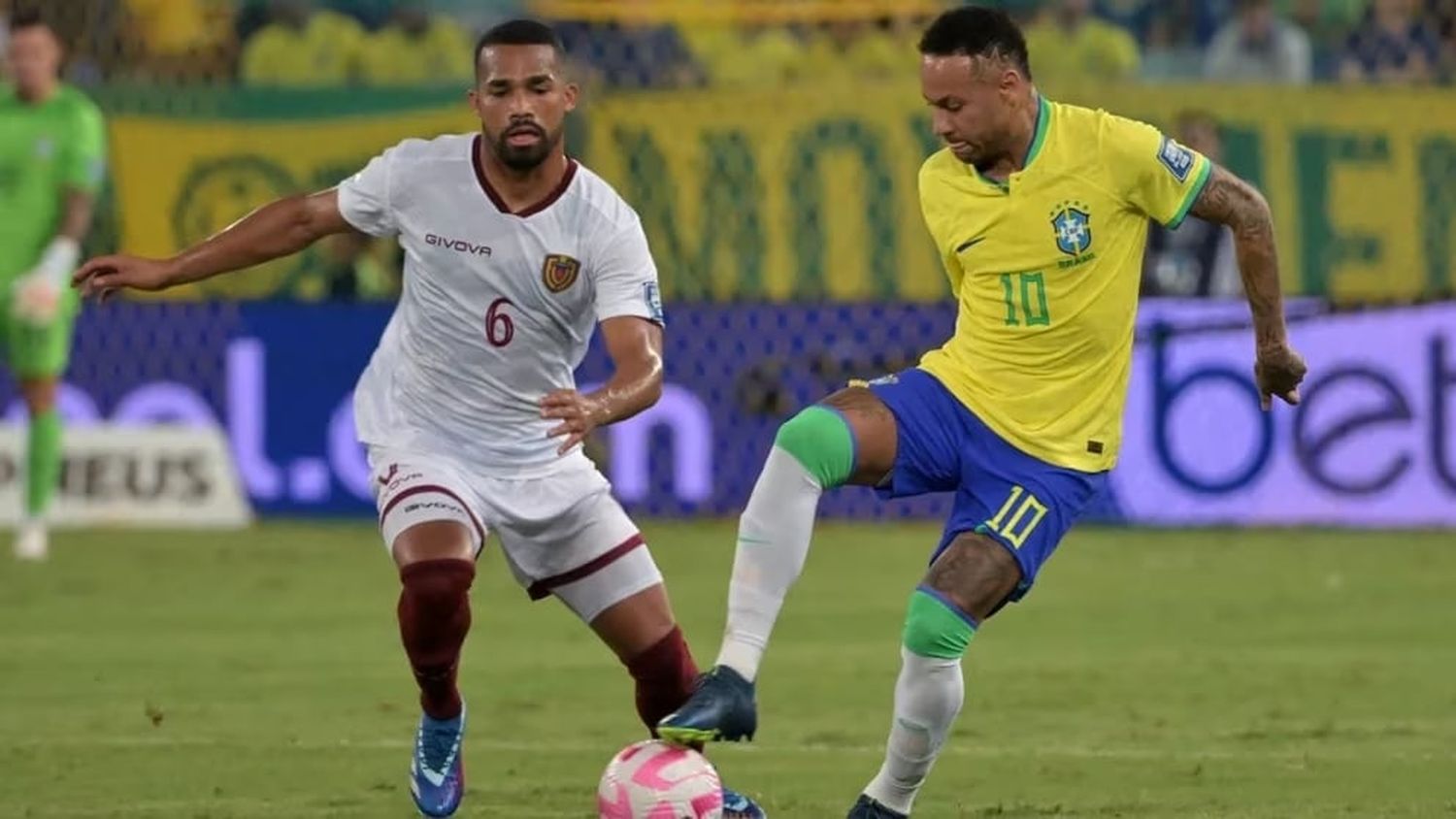 Con un golazo de chilena sobre el final, Venezuela sorprendió a Brasil y rescató un empate como visitante