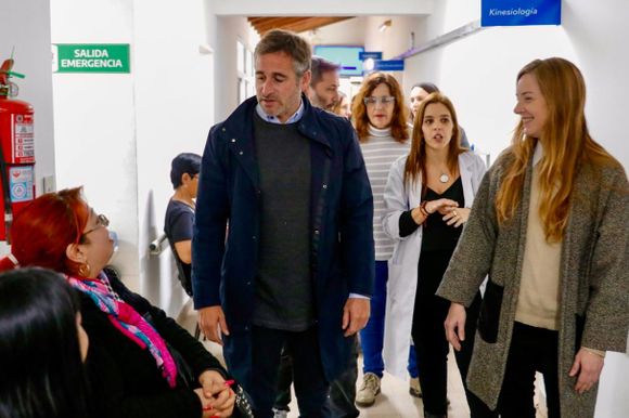 El intendente Achával acompañó la incorporación de nuevo equipamiento médico para el centro "Pilares de Esperanza"