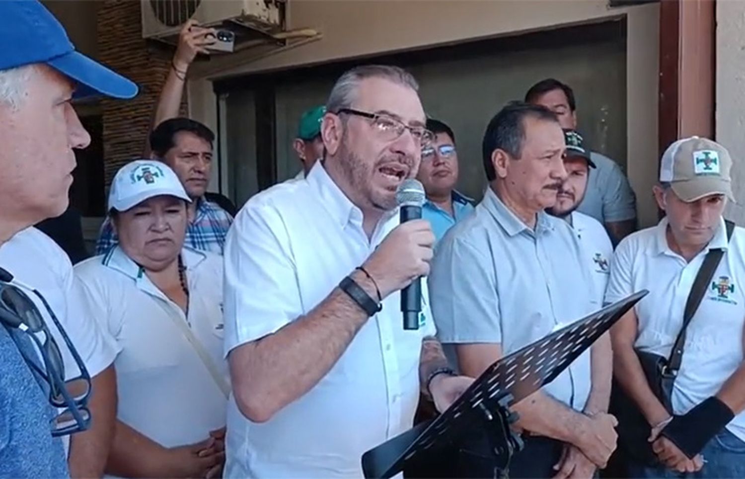 Rómulo Calvo, líder del Comité Cívico, al momento de realizar el anuncio.