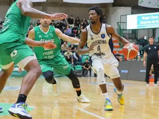 Dylan Smith sigue en Argentino