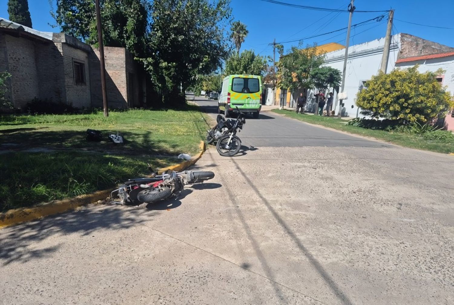 Choque de motos en 11 de Septiembre y Alvarado: dos personas hospitalizadas