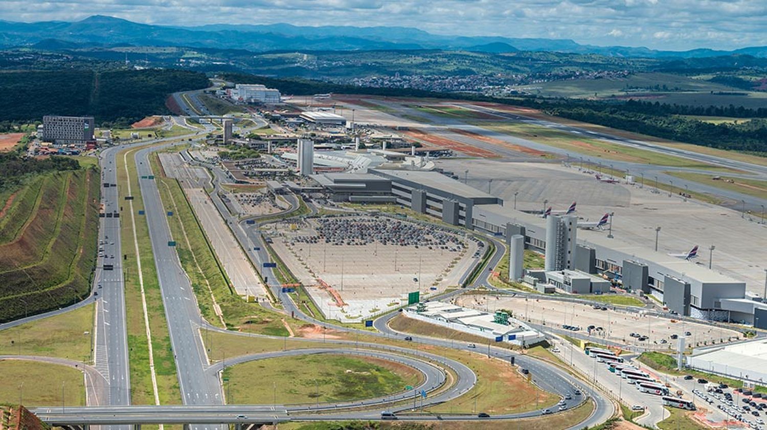 Three Brazilian airports begin to vaccinate all their personnel