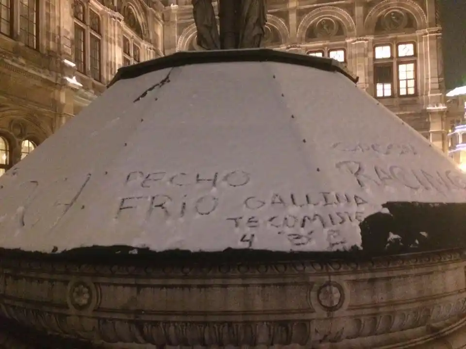 El folclore del fútbol argentino se trasladó a la nieve de Austria