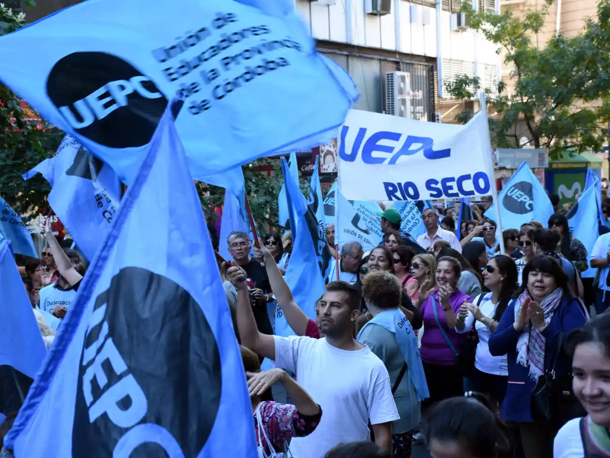 Tras la represión, los docentes concretaron el paro nacional con dispar acatamiento en Córdoba 