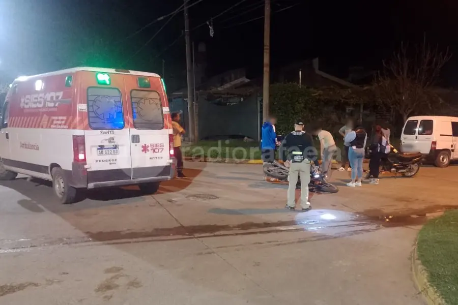 Viajaba con casco, pero terminó herida cuando chocó con una camioneta