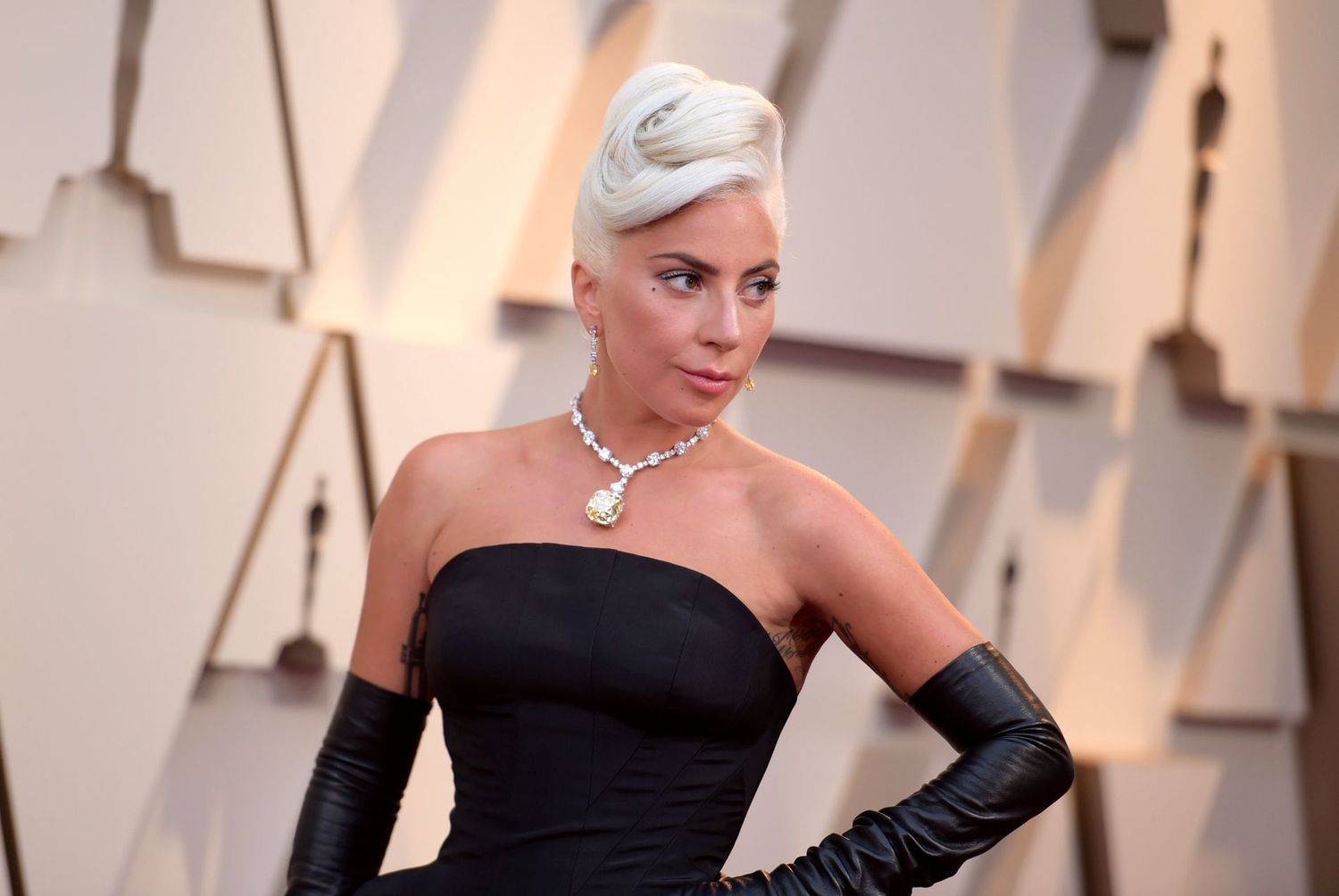 Lady Gaga fue violada a los 19 años y quedó embarazada