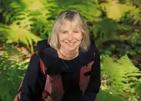 Suzanne Simard, la ecóloga que descubrió que los árboles hacen comunidad y hablan entre sí