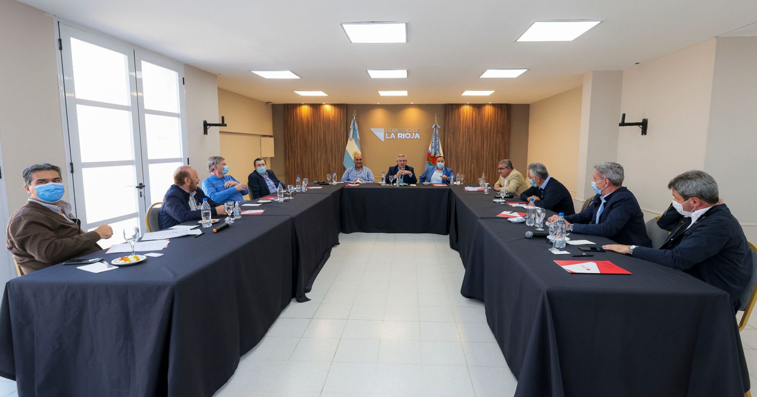 El Presidente recibió el apoyo  de los gobernadores para el  relanzamiento de la gestión