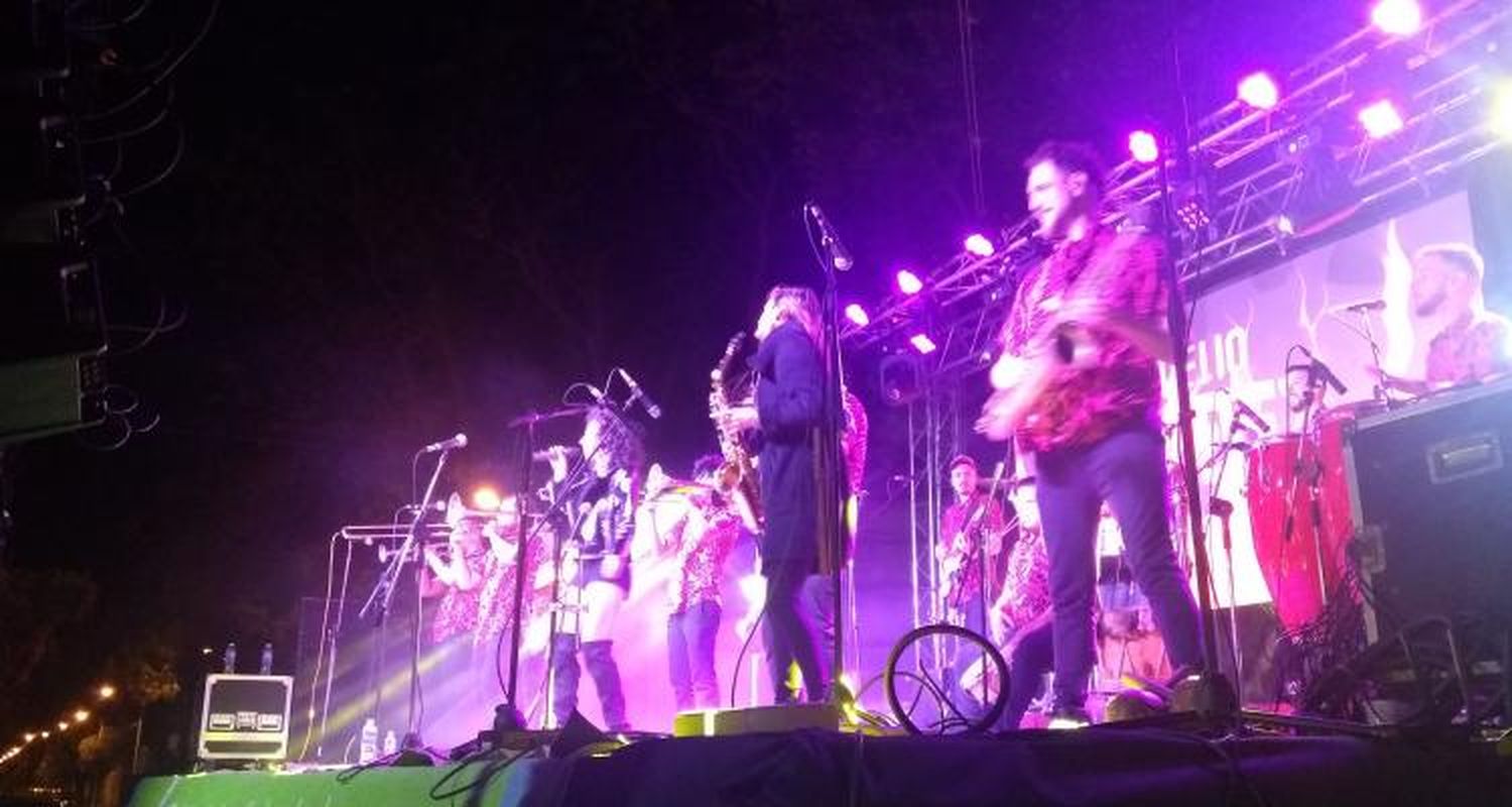 A puro ritmo La Delio Valdez cerró la primera jornada de la Fiesta de las Colectividades que continúa hoy
