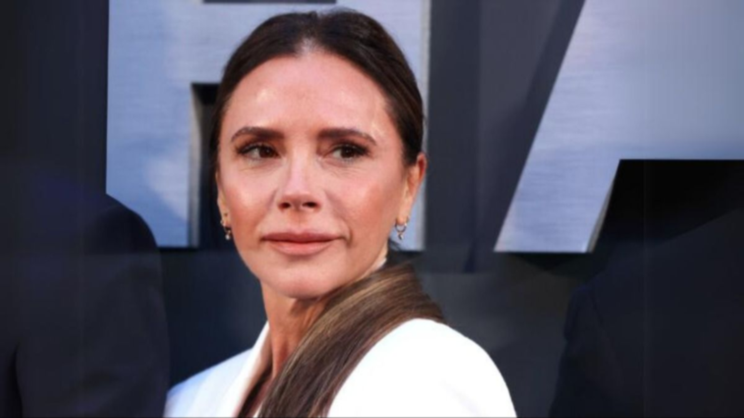 Victoria Beckham impone tendencia con este accesorio que sorprendió al mundo de la moda