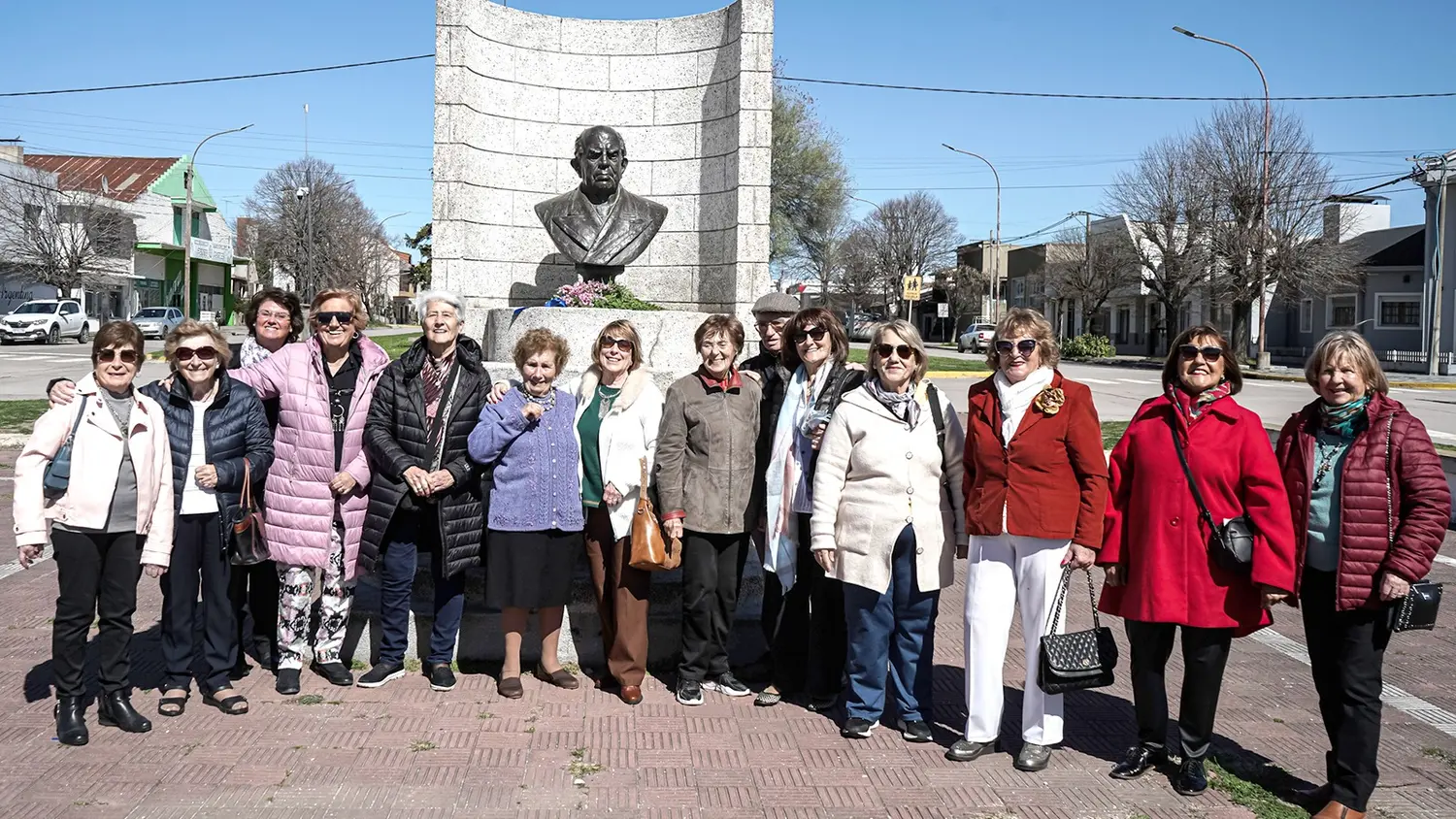 Docentes se reunieron en el monumento y luego compartieron un almuerzo