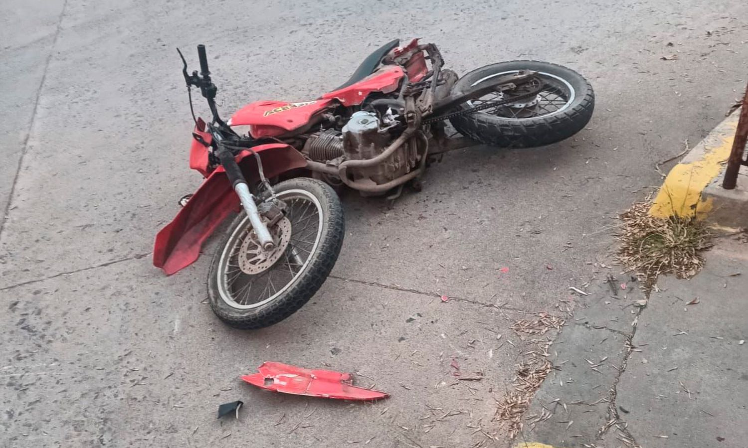 La motocicleta involucrada en el accidente.