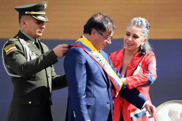Con el cambio como bandera: Gustavo Petro es investido como presidente de Colombia