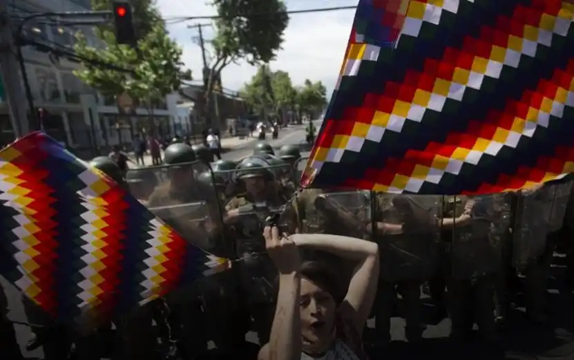 Denunciaron abusos sexuales de carabineros a mujeres durante el toque de queda