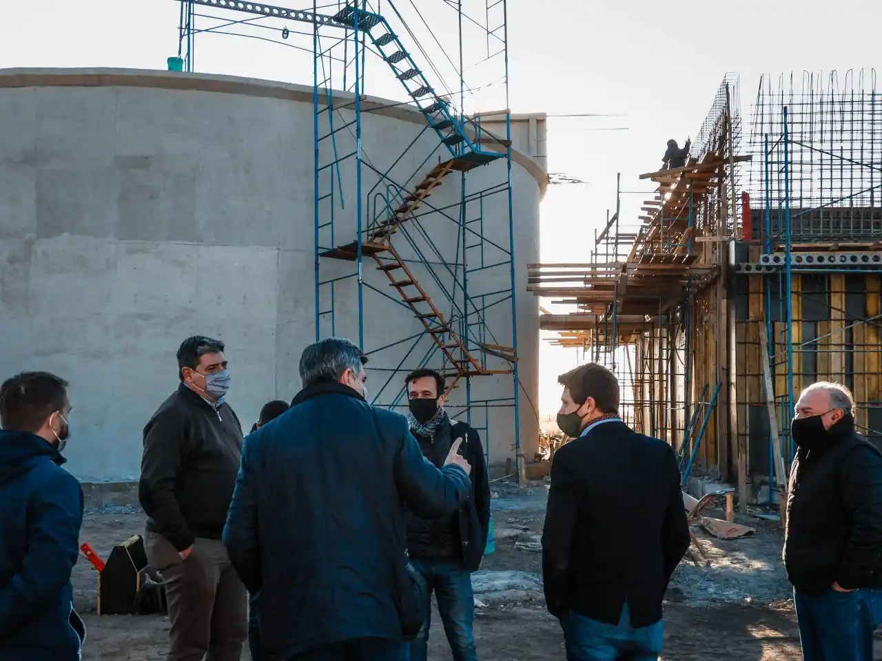 Funcionarios provinciales recorrieron obra de cloaca en Teodelina