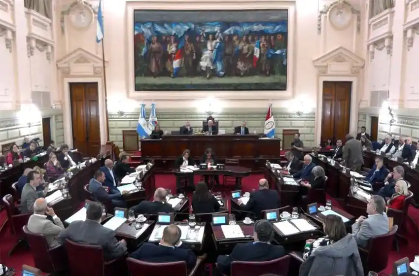 Federico Angelini y Clara García en un contrapunto sobre la Reforma Constitucional