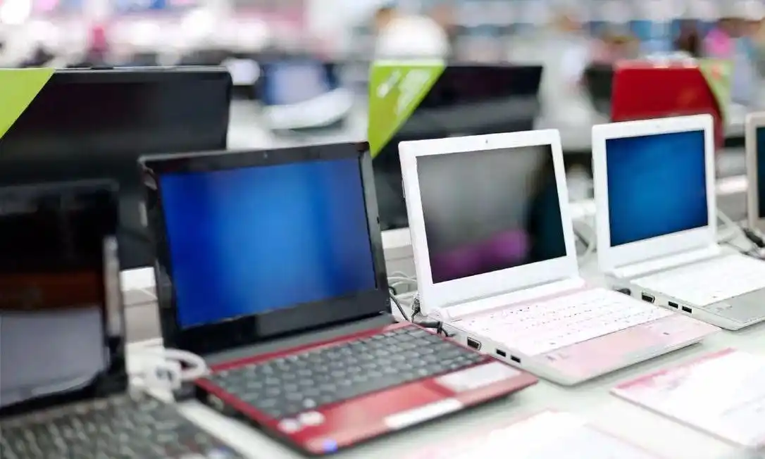 Crisis económica: La venta de computadoras y notebooks cayó casi un 60%