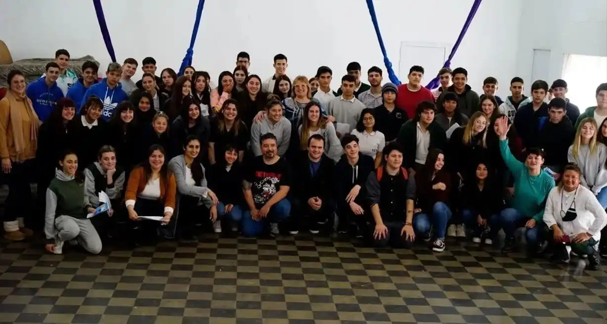 Estudiantes secundarios debaten un tema en toda la provincia: “La escuela que queremos”