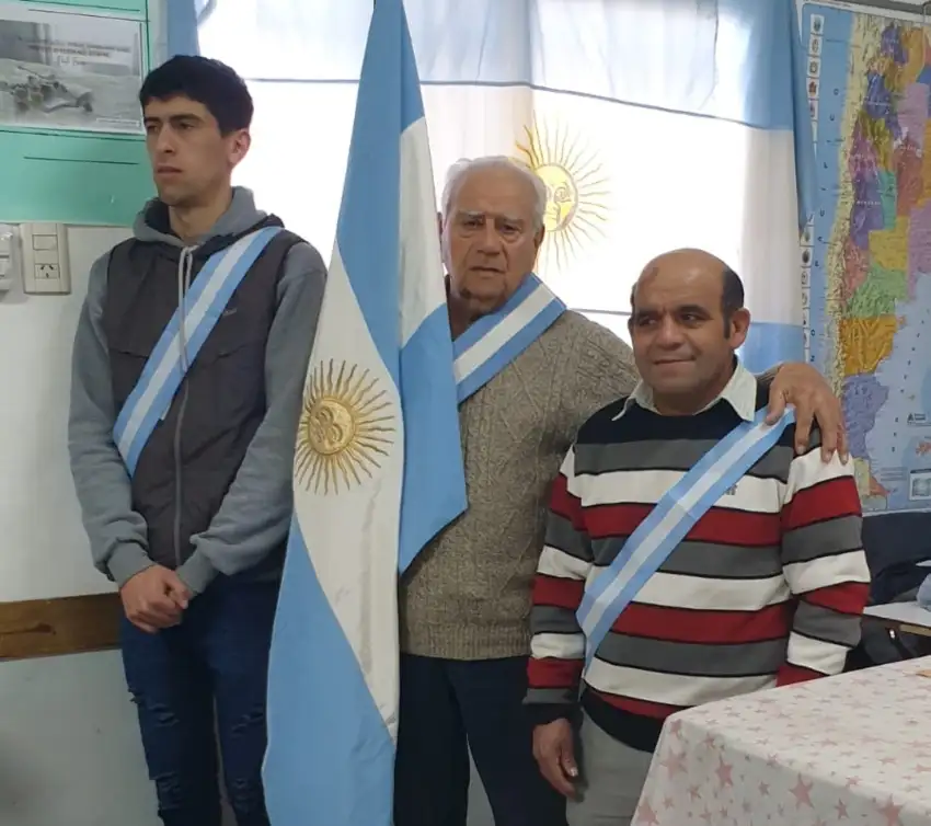 José Cortina finalizó la primaria y fue abanderado a los 91 años