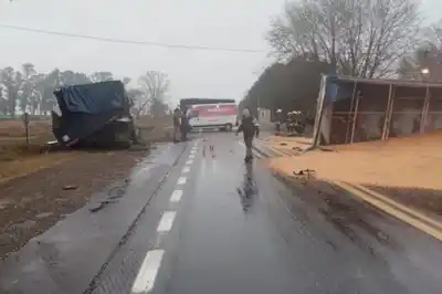 Ruta 33: violento choque frontal entre dos camiones