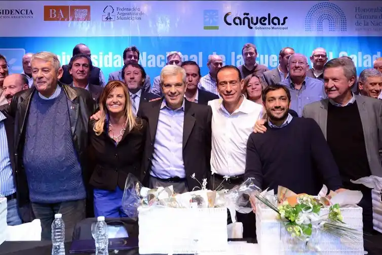 Julián Domínguez y Mussi juntaron a 20 intendentes en Cañuelas