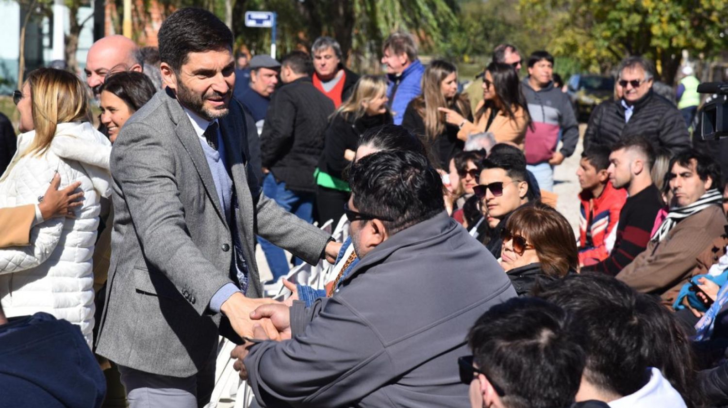 El Gobernador encabezó la entrega de viviendas en El Trébol.