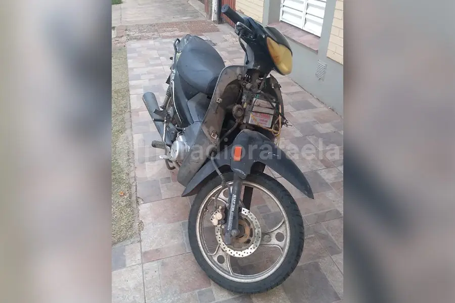 Lo vieron corriendo con una moto a la par y saltando tapiales