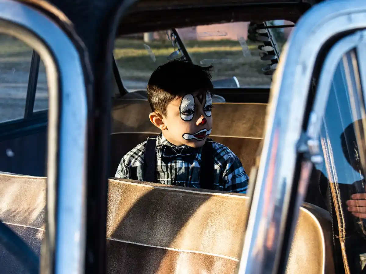 I Griega completó la trilogía “Clown” con un nuevo video