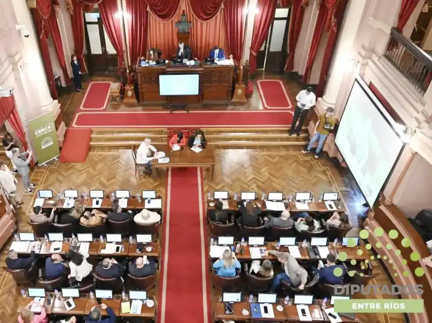 La iniciativa que crea un órgano de control de la Deuda Pública pasa a Asuntos Constitucionales