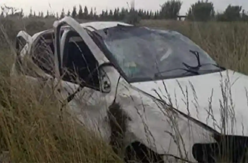 Siniestro vial fatal: cinco muertos luego de volcar un auto en la autovía 2
