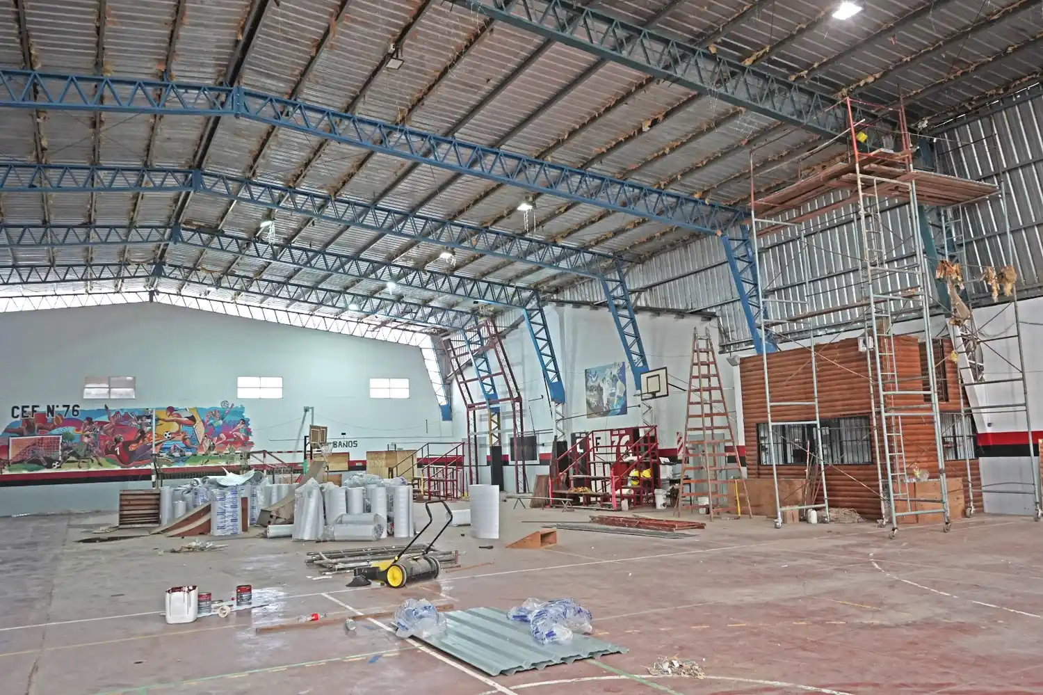 Gimnasio. Casi listo para volver a habilitarse. Últimos detalles de la obra