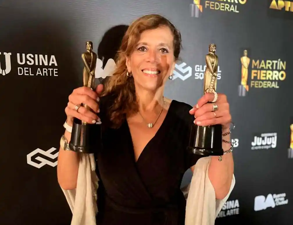 Paula Martínez trajo dos Martin Fierro para Tandil