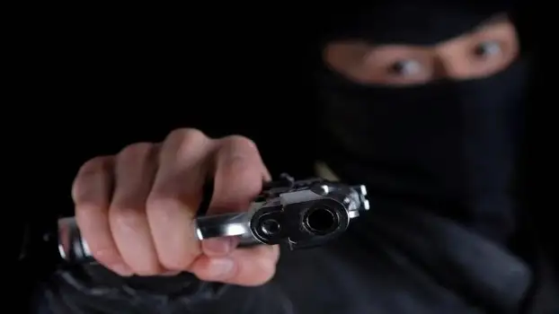 Una mujer fue asaltada por un encapuchado: era su marido