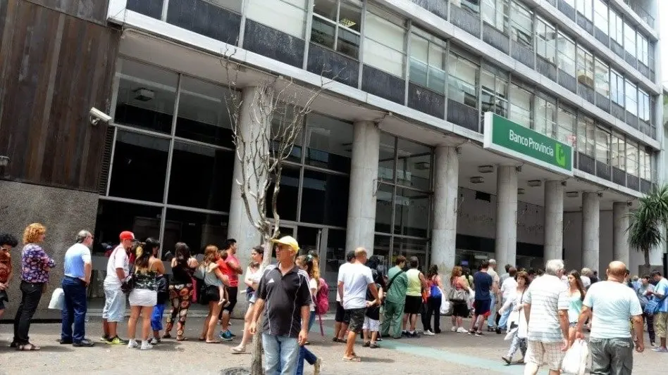  Los bancos vuelven a su horario habitual de funcionamiento: "los bancos pretenden que las operatorias se hagan on line"