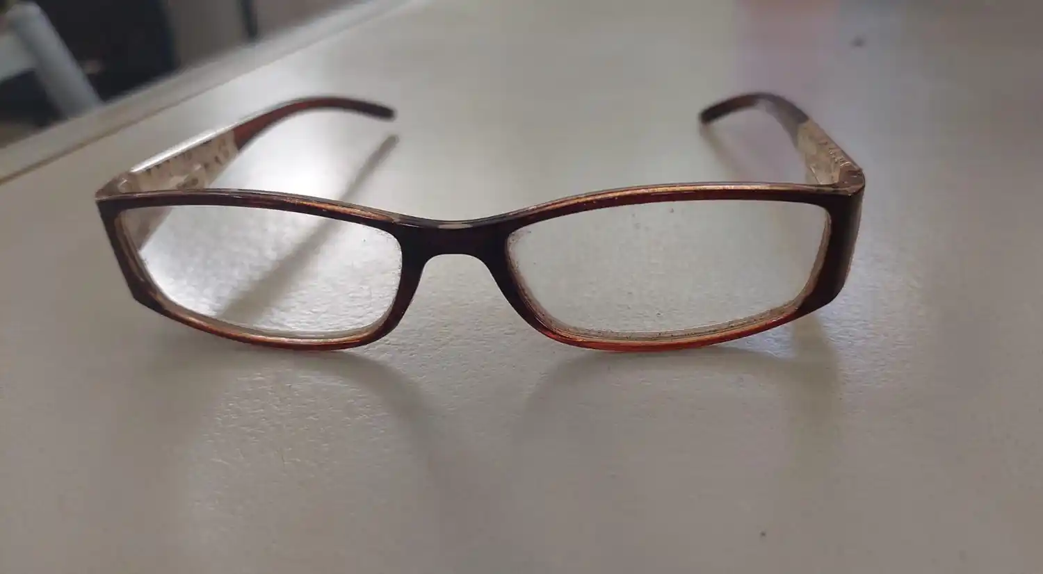 Lentes hallados en San Martín y Thorne