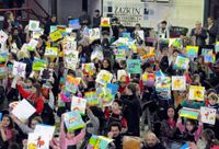 Los niños coparon el club  Unión y Progreso para pintar con Milo Lockett