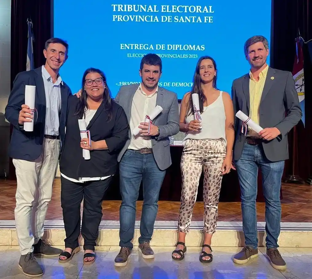 El intendente de Venado Tuerto junto a los concejales electos.