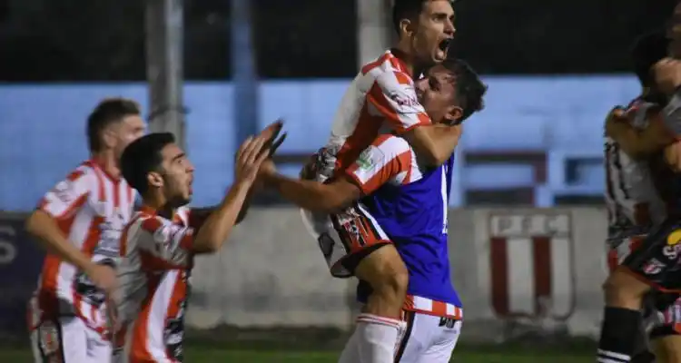 Torneo de Clubes 2020: Paraná y Banfield pelearon más de lo que jugaron y el local se llevó el triunfo