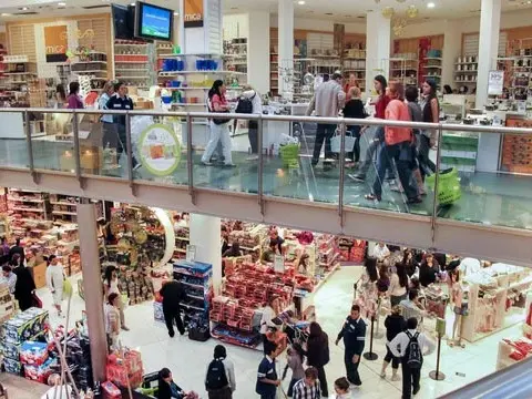 El consumo privado en la Argentina cayó 0,6% en abril