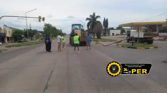 San Salvador: Camión derribó un semáforo en la Ruta 18