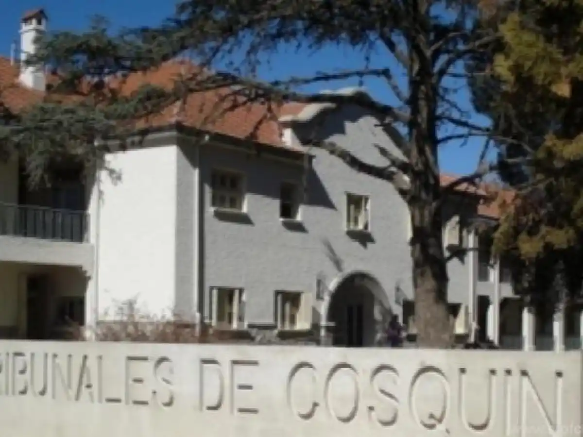 Le prohíben a un padre salir del país porque no paga la cuota alimentaria