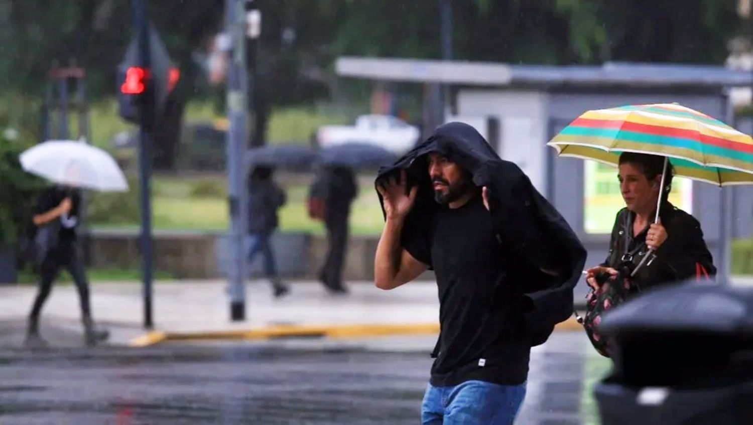 Temporal en AMBA: 800 evacuados, daños materiales y casi 100 mil usuarios sin luz