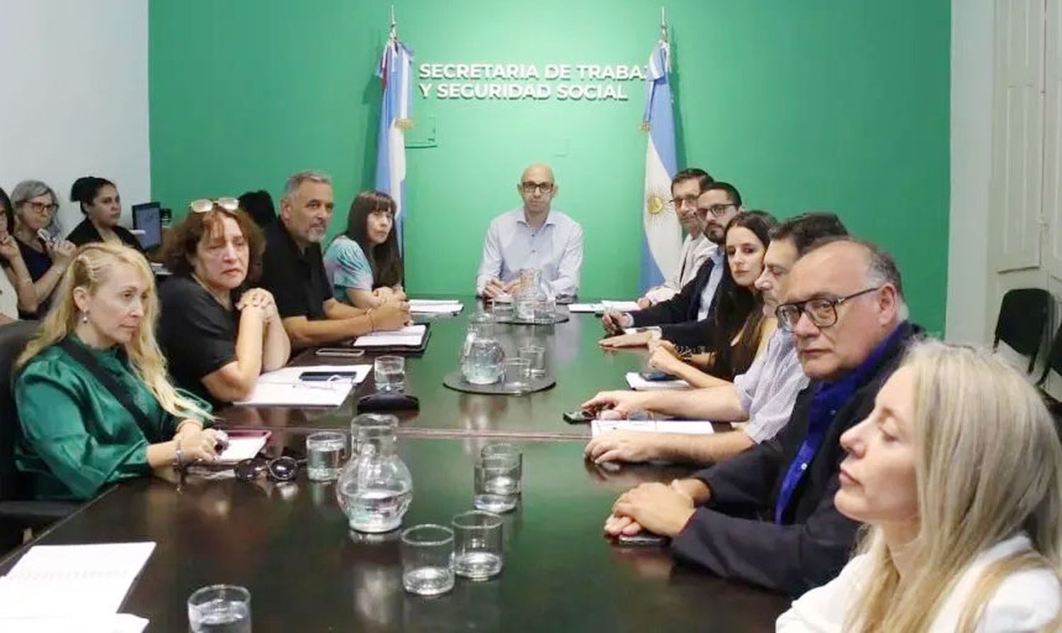 El gobierno convocó a paritaria a los gremios estatales para este viernes