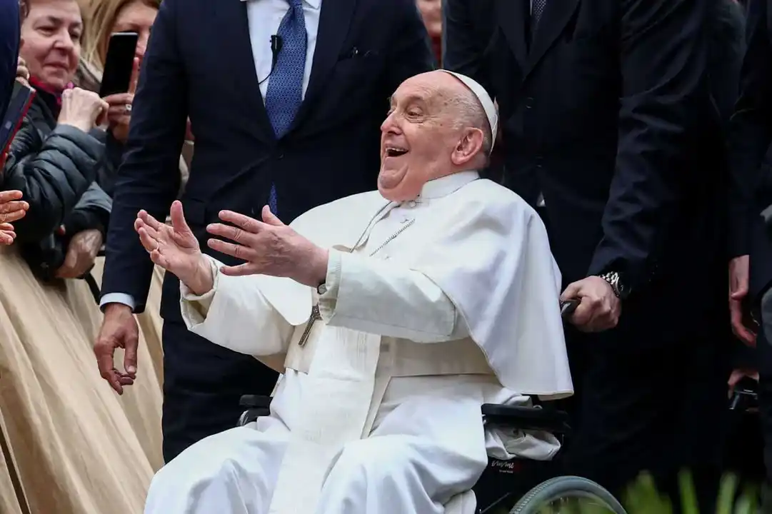 El papa Francisco preside la iniciativa de Cuaresma '24 Horas para el Señor' en la parroquia romana de San Pío V, en Roma, Italia, el 8 de marzo de 2024