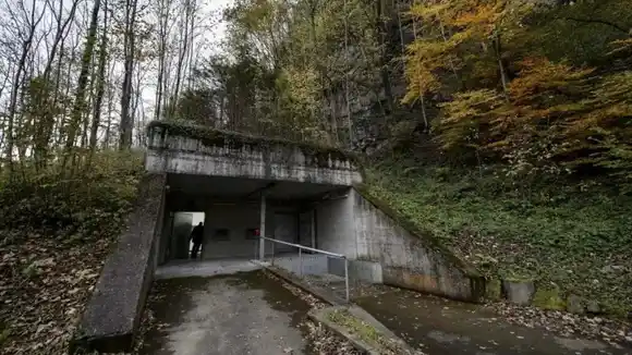 Suiza moderniza su vasta red de búnkeres nucleares