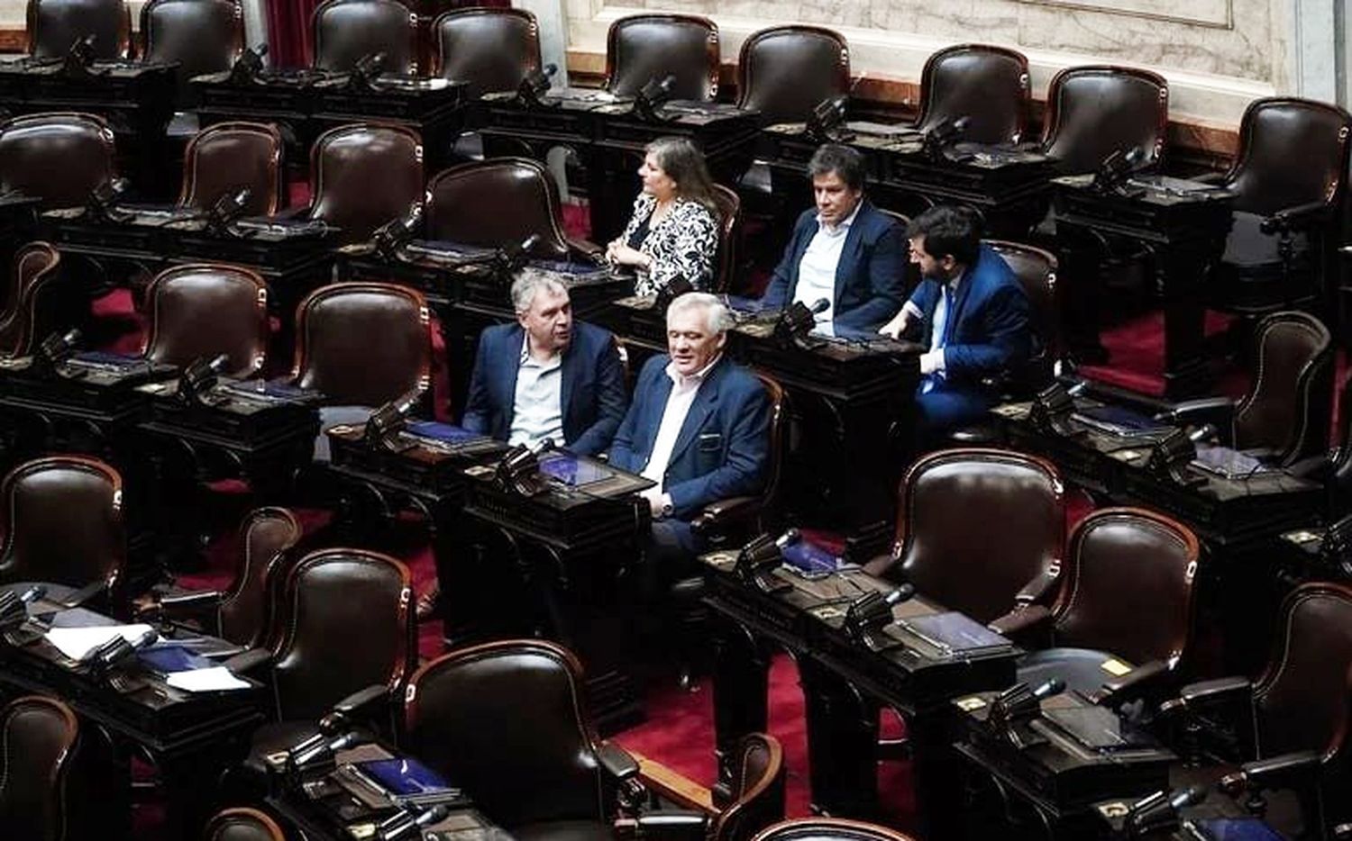 Los cinco diputados de la UCR que dieron quórum.