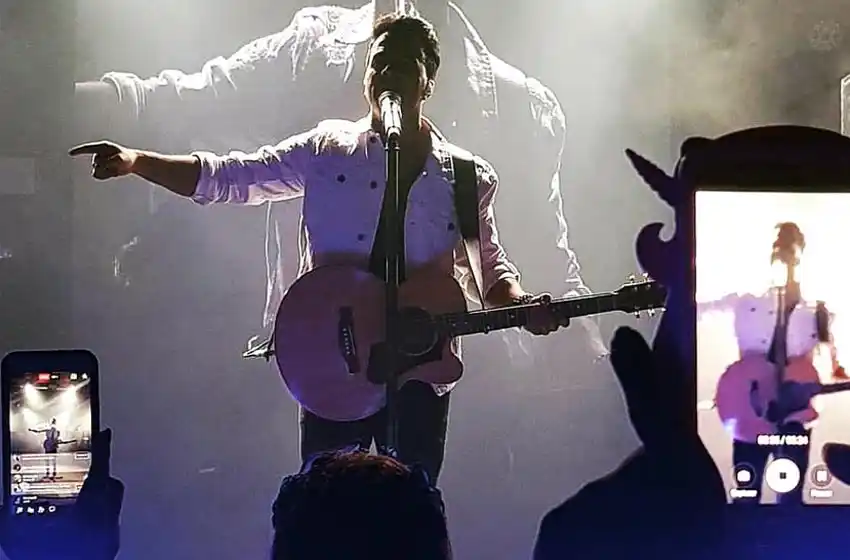 Pasito a pasito, Luis Fonsi estremeció a sus seguidores