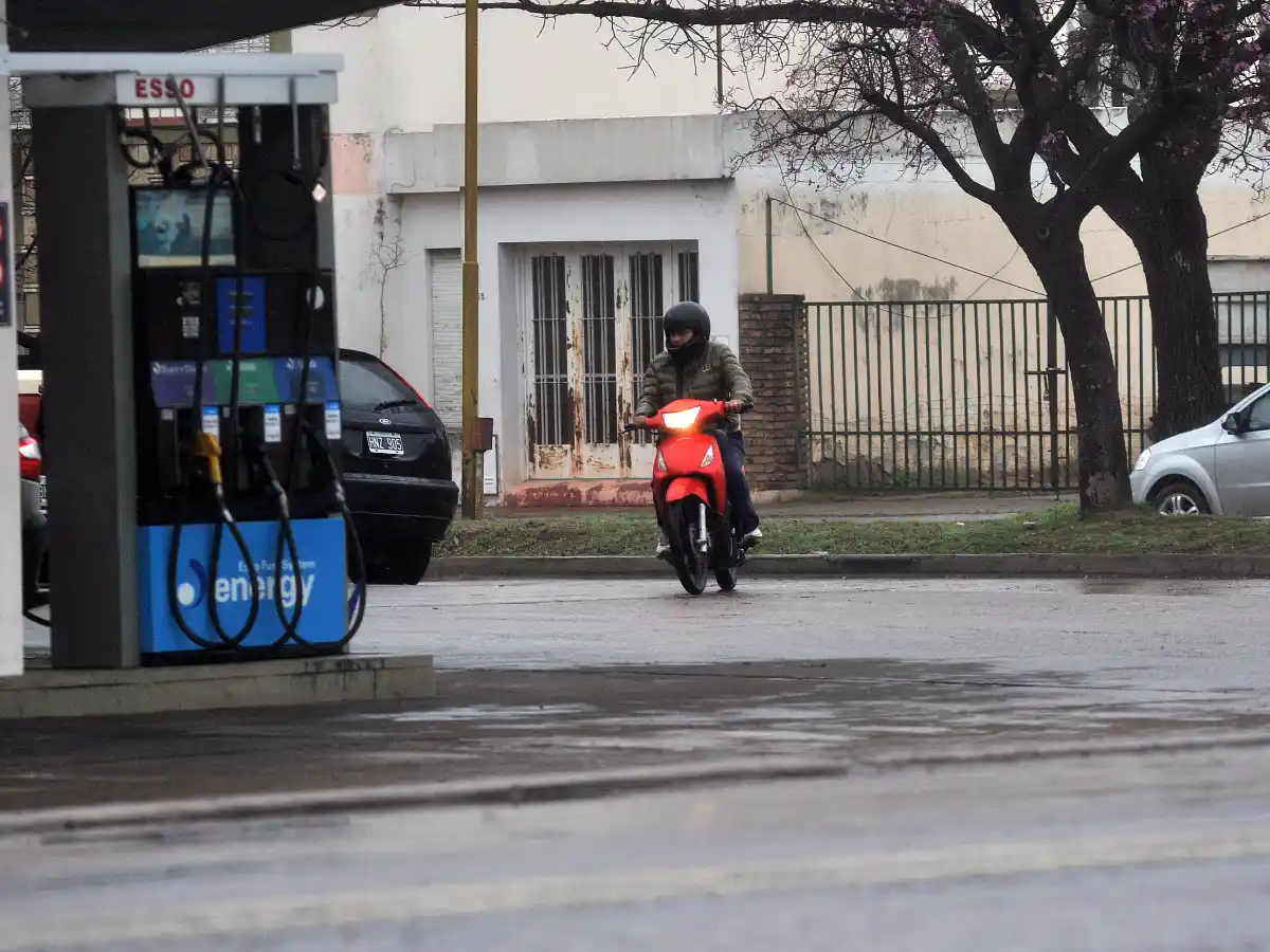 Playeros en riesgo ante peligrosas maniobras de los motociclistas 