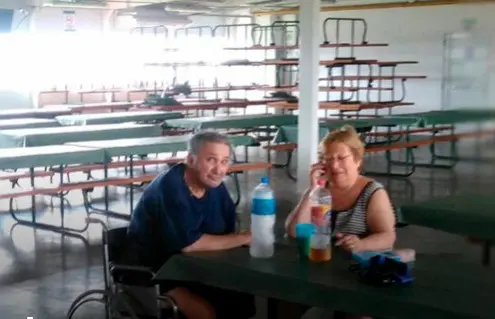 Olvidaron a un jubilado discapacitado en un centro de evacuados